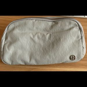 Lululemon everywhere belt bag